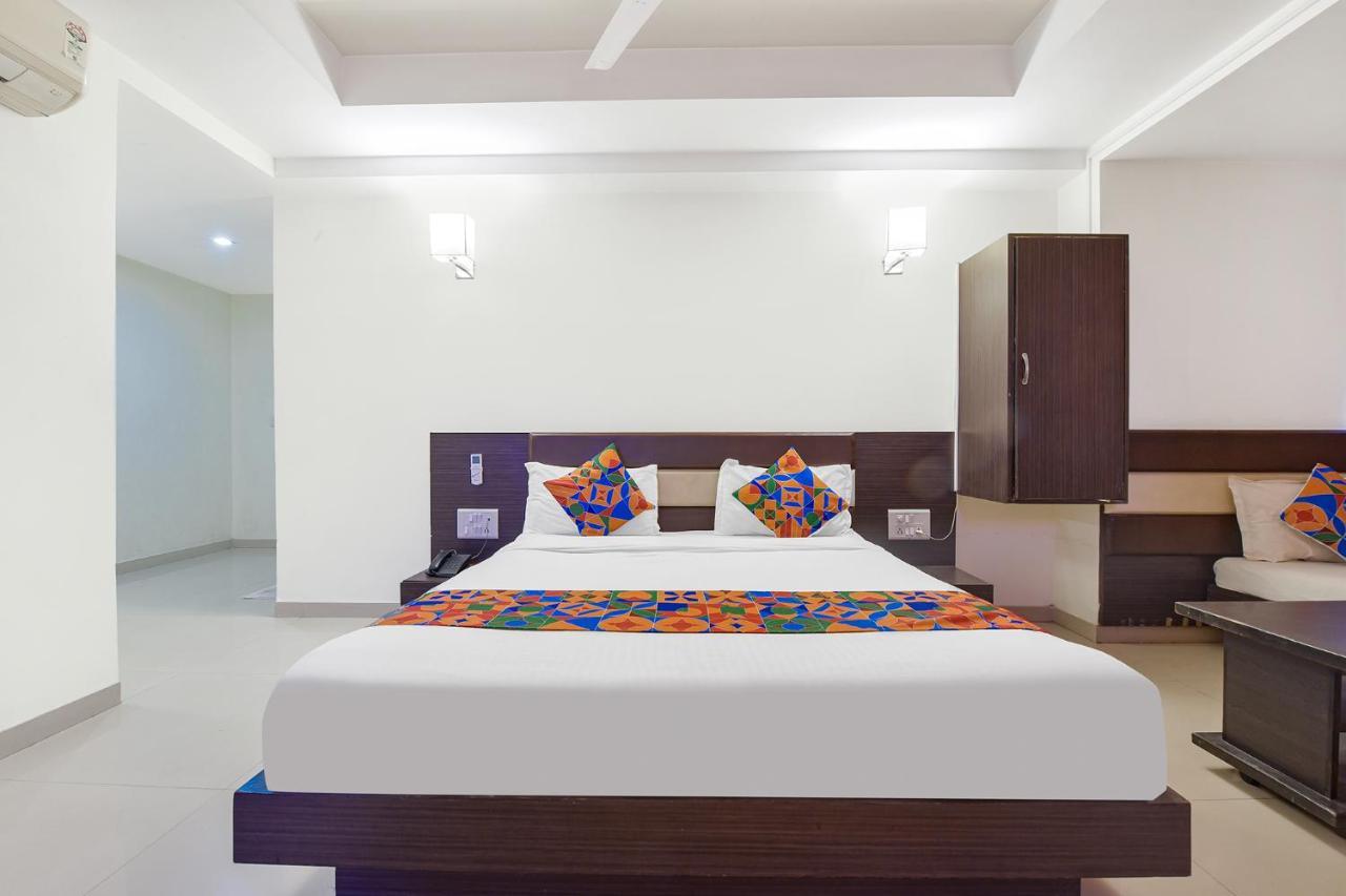 FabHotel Skyland Ahmedabad Eksteriør billede
